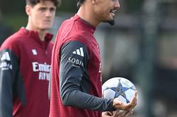 关于毕尔巴鄂竞技集结日临场应变；志在德甲名次提升；气氛紧张；年轻球员得到机会的信息